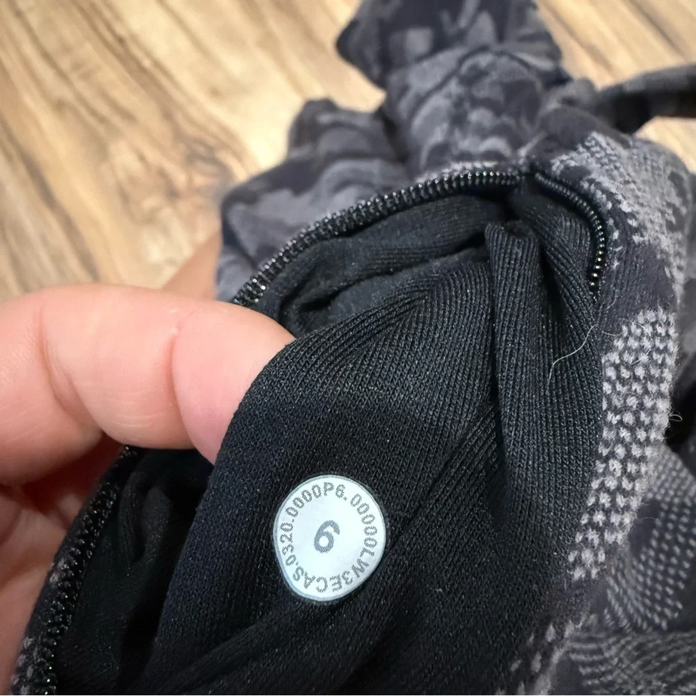 Lululemon Close to Crossing Long Sleeve *Rulu
Heritage Camo - Picture 7 of 7